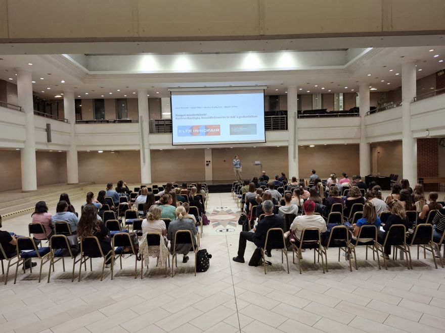 A workshop közönsége az ELTE Harmónia termében